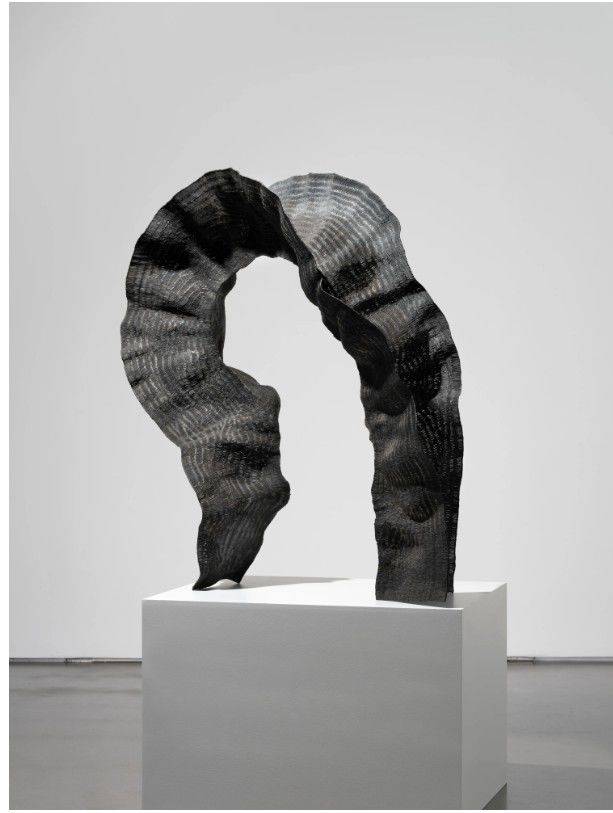 John Pai Risen, Fallen, Walken, 1987 Welded steel 120 × 109 × 54 cm 47.3 × 42.9 × 21.3 inches *재판매 및 DB 금지