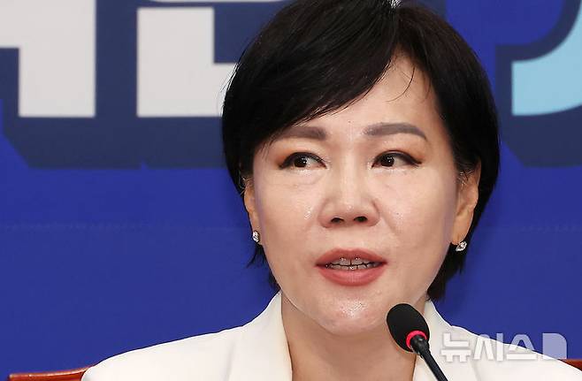 [서울=뉴시스] 김명년 기자 = 전현희 더불어민주당 3대특검대응특위 총괄위원장이 31일 오전 서울 여의도 국회에서 기자회견을 열고 발언하고 있다. 2025.08.31. kmn@newsis.com