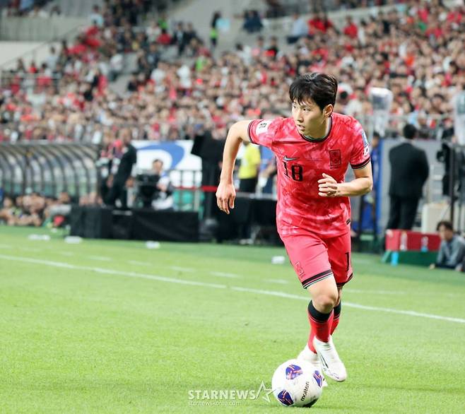 이강인이 지난 6월  10일 서울월드컵경기장에서 북중미월드컵 최종예선 마지막 경기인 쿠웨이트전에서 크로스를 준비하고 있다. /사진=강영조 선임 기자