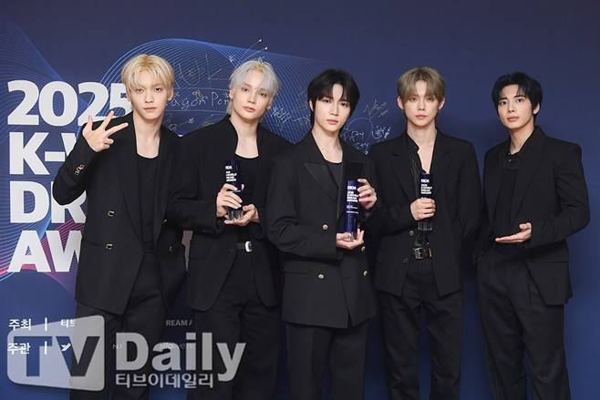 투모로우바이투게더