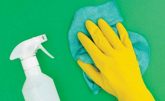 가열 및 산성 물질 첨가로 락스 속 차아염소산나트륨이 염소 기체로 바뀌면 위험할 수 있다. GETTYIMAGES