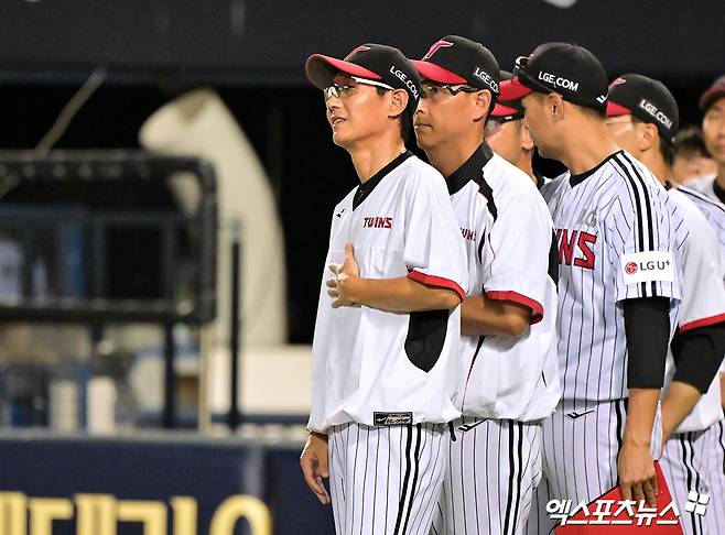 염경엽 감독이 이끄는 LG 트윈스가 30일 서울 잠실야구장에서 열린 2025 신한 SOL Bank KBO리그 키움 히어로즈와의 팀 간 14차전에서 6-5로 이겼다. 사진 김한준 기자