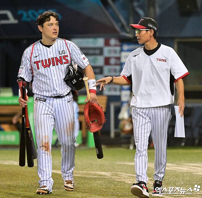 염경엽 감독이 이끄는 LG 트윈스가 30일 서울 잠실야구장에서 열린 2025 신한 SOL Bank KBO리그 키움 히어로즈와의 팀 간 14차전에서 6-5로 이겼다. 사진 김한준 기자