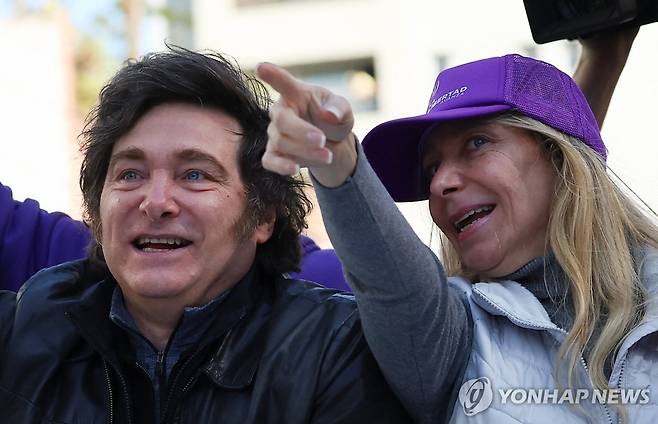 밀레이 아르헨티나 대통령과 여동생 카리나 비서실장 [로이터 연합뉴스 자료사진. 재판매 및 DB 금지]