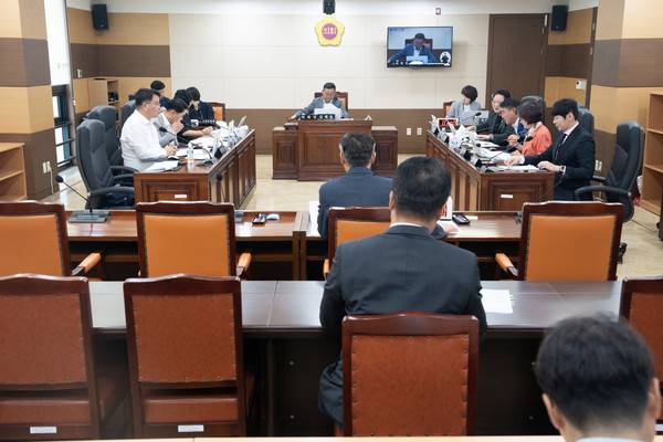 인천시의회 행정안전위원회 회의. [사진=시의회]