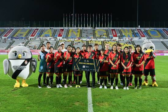 지난달 30일 창원축구센터에서 열린 '2025 K리그 퀸컵' 출정식 모습. 사진=경남FC