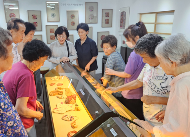 ▲ 대구 수성구의 박물관수(繡)가 8월 31일 특별전 '풀이 자라나는 소리를 들어보렴'을 개막했다.