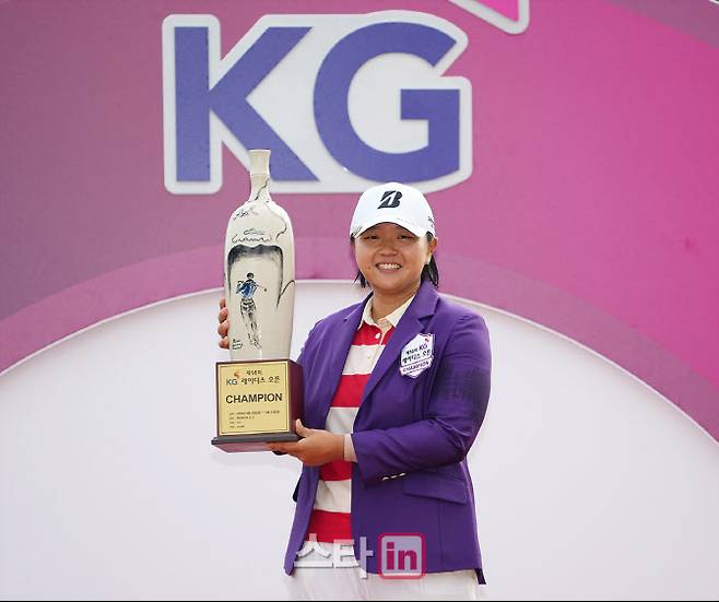 제14회 KG 레이디스 오픈 우승한 신다인.(사진=이데일리 골프in 조원범 기자)