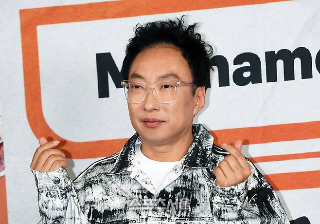 개그맨 박명수가 20일 서울 마포구 스탠포드호텔에서 진행된 JTBC ‘My name is 가브리엘’ 제작발표회에서 취재진을 향해 포즈를 취하고 있다. 박진업 기자 upandup@sportsseoul.com