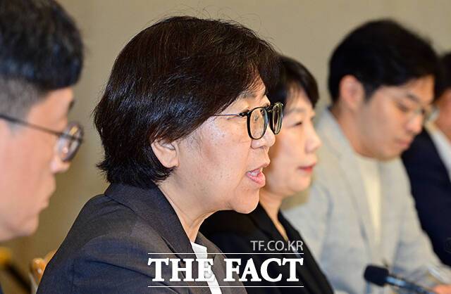 정은경 보건복지부 장관이 31일 오후 서울 종로구 정부서울청사에서 열린 제77차 중앙생활보장위원회 회의에 참석해 모두발언을 하고 있다. /임영무 기자