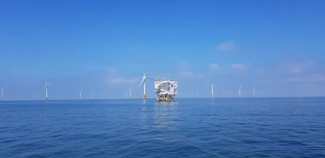한국전력은 전북 서남권 400MW 해상풍력 시범사업이 ‘2025년도 공공주도형 해상풍력 고정가격 경쟁입찰’에서 최종 선정됐다고 1일 밝혔다. 전남 서남권 해상풍력 전경. / 한전