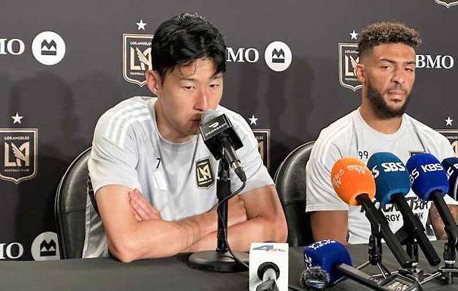 손흥민이 LA BMO 스타디움에서 열린 샌디에이고FC와의 홈 경기가 끝난 뒤 기자회견에서 첫 홈경기를 치른 소감에 대해 답하고 있다. /연합뉴스