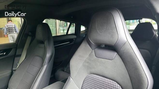 포르쉐 파나메라 터보S E-하이브리드