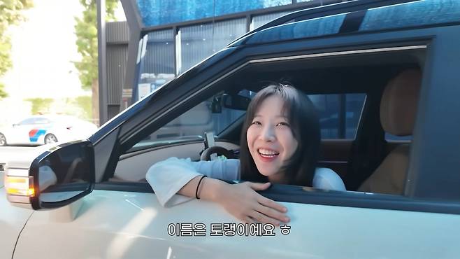 1200만 유튜버 쯔양이 자신의 차를 처음 공개했다. 예상과 달리 국산 SUV 토레스를 타고 있으며, 과거 테슬라는 어머니에게 드렸다고 밝혔다. 사진=쯔양 유튜브 캡처