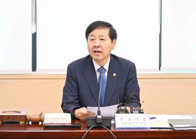구윤철 부총리 겸 기획재정부 장관은 1일 서울 종로구 정부서울청사에서 열린 ‘제8차 공공기관운영위원회’를 주재, 모두발언을 하고 있다. [기재부 제공]