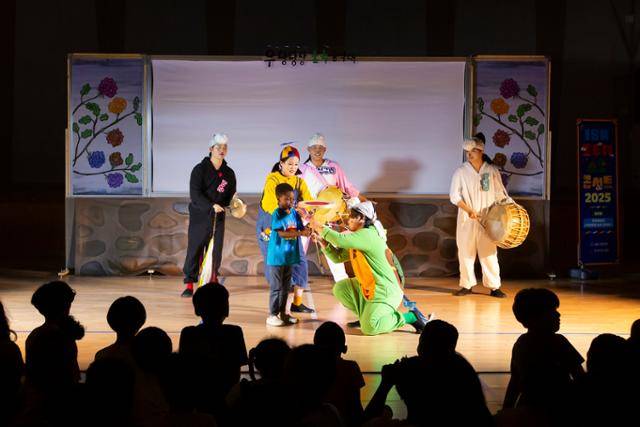 6월 18일 경기 동두천시 보산초에서 'IBK 모두다 스쿨콘서트 2025'가 열렸다. IBK기업은행 제공