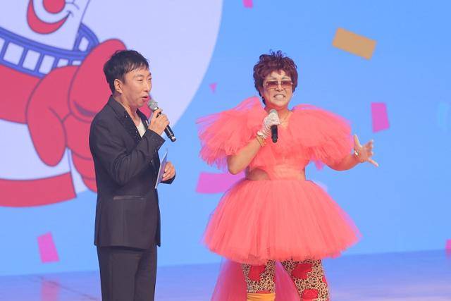 지난달 29일 부산 해운대구 벡스코 오디토리움에서는 제13회 부산국제코미디페스티벌(이하 부코페)의 개막공연이 열렸다. 행사에는 국내외 정상급 코미디언들이 총출동했으며 2,700명의 관객들이 자리를 채우며 함께 웃고 즐겼다. 이날 개막 공연의 MC를 맡은 박명수는 공연 전 기자와 만나 인터뷰를 진행하며 코미디에 대한 애정을 아낌없이 드러냈다. 부산국제코미디페스티벌 조직위원회 제공