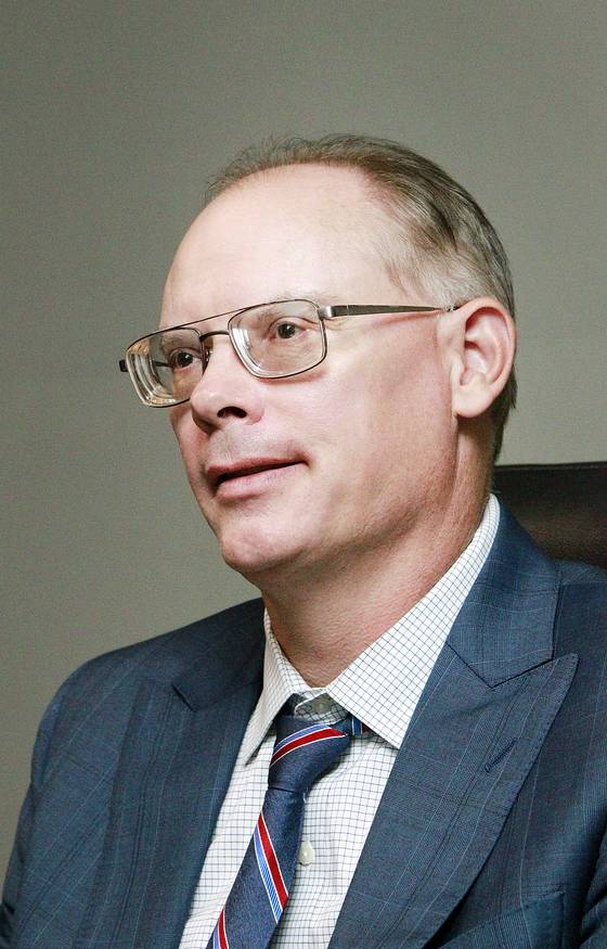 팀 스위니 에픽게임즈 대표(CEO)가 지난달 27일 오후 서울 영등포구 여의동의 한 호텔 회의실에서 중앙일보 등과 인터뷰하고 있다. 사진 에픽게임즈