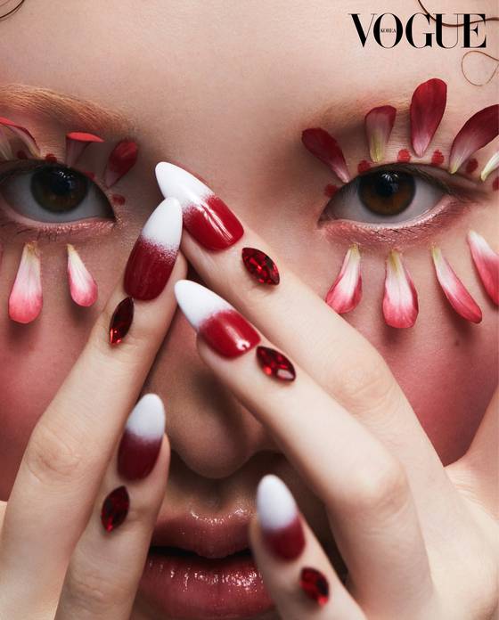 어릴 때부터 봐온 ‘보그’에 자신의 얼굴이 실렸을 때를 모델이 되고 가장 행복했던 순간이라고 한 민솔 모델.