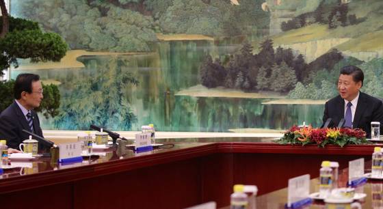 이해찬 더불어민주당 대포(당시국무총리·왼쪽)가 2017년 5월 12일 문재인 대통령의 특사로 방중해 시진핑 중국 국가주석과 면담하고 있다. [베이징공동취재단]