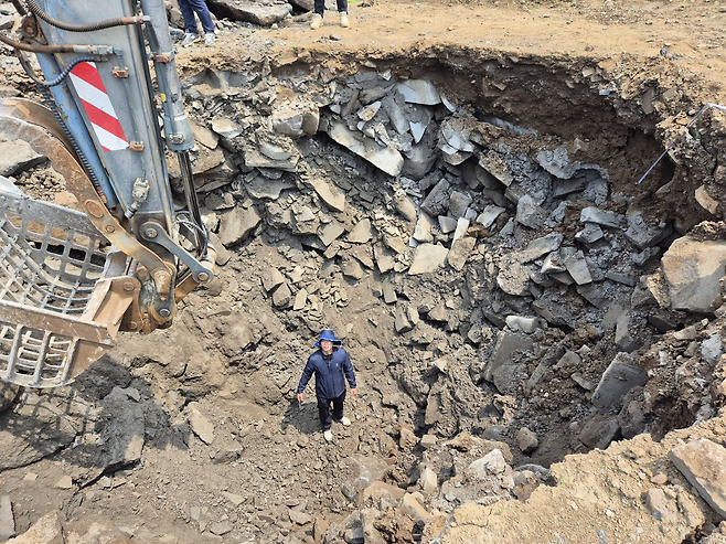 제주에서 석재 폐기물을 땅에 파묻은 석재업체 대표가 구속됐다. 사진은 현장 모습. 제주도 자치경찰단 제공