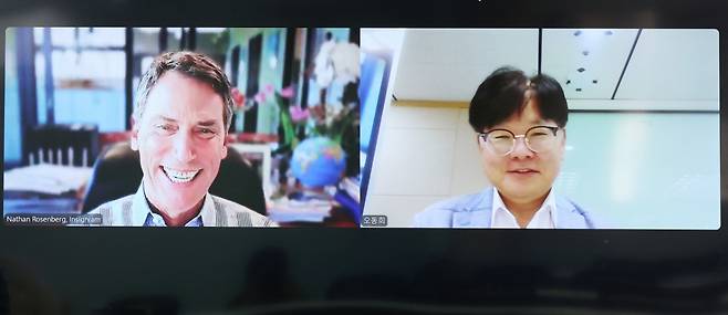 네이탄 로젠버그 인시그니엄 창업자 겸 대표 컨설턴트(사진 왼쪽)가 최근 오동희 머니투데이 선임기자 겸 GK인사이츠 사무총장과 줌(Zoom)을 통해 미국 LA와 서울을 연결한 화상인터뷰를 진행하고 있다./사진=김창현 기자 chmt@