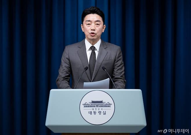 (서울=뉴스1) 이재명 기자 = 강훈식 대통령실 비서실장이 13일 서울 용산 대통령실 청사에서 장관급 인선 관련 브리핑을 하고 있다. 2025.8.13/뉴스1  Copyright (C) 뉴스1. All rights reserved. 무단 전재 및 재배포,  AI학습 이용 금지. /사진=(서울=뉴스1) 이재명 기자