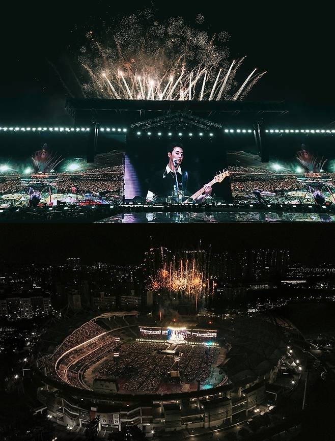 '더 데케이드'에서 펼쳐진 거대 폭죽 쇼. JYP엔터테인먼트 제공