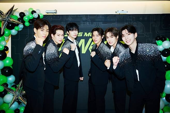 오늘(1일) 새 미니앨범 '더 엑스'로 컴백하는 그룹 몬스타엑스. 스타쉽엔터테인먼트 제공