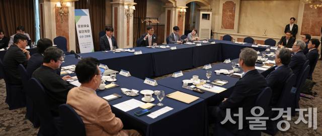 최휘영 문화체육관광부 장관이 1일 서울 여의도 켄싱턴호텔에서 문화예술 협·단체장을 만나 간담회를 갖고 있다. 사진 제공=문체부