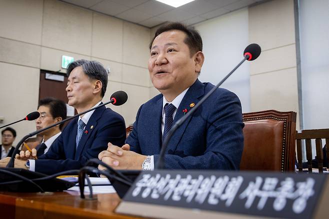 2024년 12월5일 국회 비상계엄 관련 행정안전위원회 전체회의에서 이상민 당시 행정안전부 장관이 의원들의 질의에 답변하고 있다. ⓒ시사IN 박미소