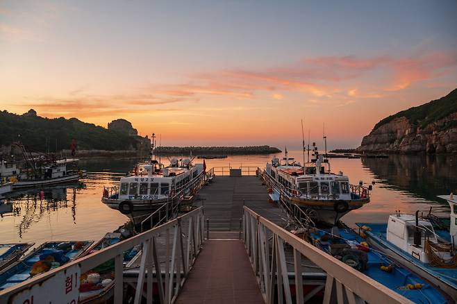 두무진 포구의 저녁 노을 풍경