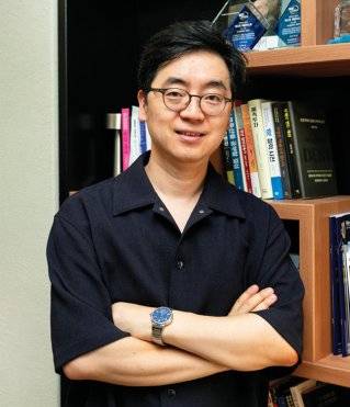 증권사 애널리스트 출신인 채상욱 커넥티드그라운드 대표. 조영철 기자&nbsp;