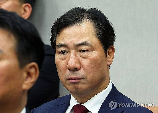 운영위 전체회의 참석한 윤재순 총무비서관 (서울=연합뉴스) 한종찬 기자 = 윤재순 대통령비서실 총무비서관이 1일 국회에서 열린 운영위원회 전체회의에 출석해 의원 질의를 듣고 있다. 2024.7.1 saba@yna.co.kr