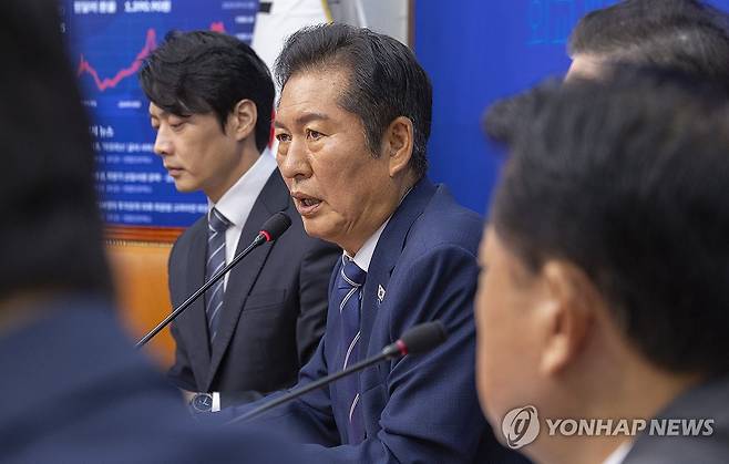 최고위원회의에서 발언하는 정청래 대표 (서울=연합뉴스) 황광모 기자 = 더불어민주당 정청래 대표가 정기국회 첫날인 1일 국회에서 열린 최고위원회의에서 발언하고 있다. 2025.9.1 hkmpooh@yna.co.kr