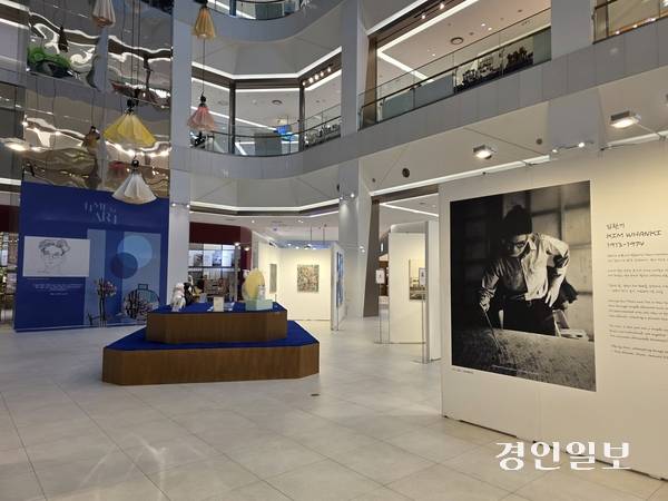 타임빌라스 수원에서 진행 중인 ‘Time to Art 展’ 전경. 2025.9.1 /구민주기자 kumj@kyeongin.com