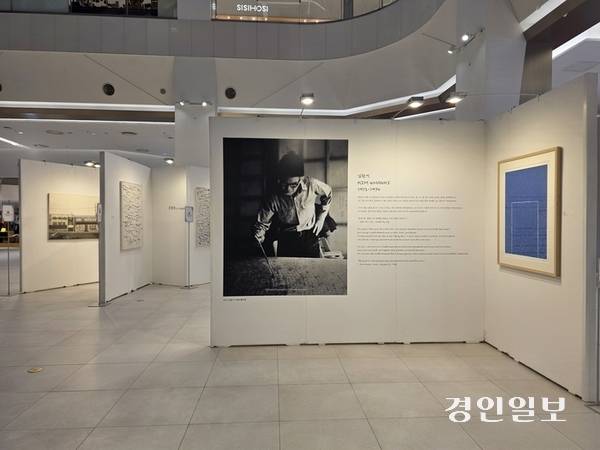 타임빌라스 수원에서 진행 중인 ‘Time to Art 展’의 전경 /구민주 기자 kumj@kyeongin.com