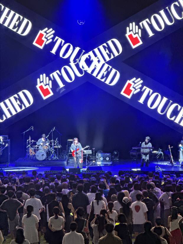밴드 터치드의 공연 모습.