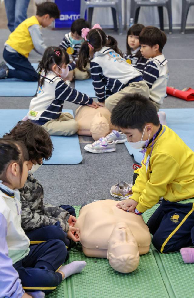 오는 5~6일 부산 해운대구 벡스코 제1전시장에서 ‘2025 부산국제의료관광컨벤션(BIMTC 2025)’이 개최된다. 지난해 열렸던 BIMTC의 여러 프로그램들. 부산일보DB