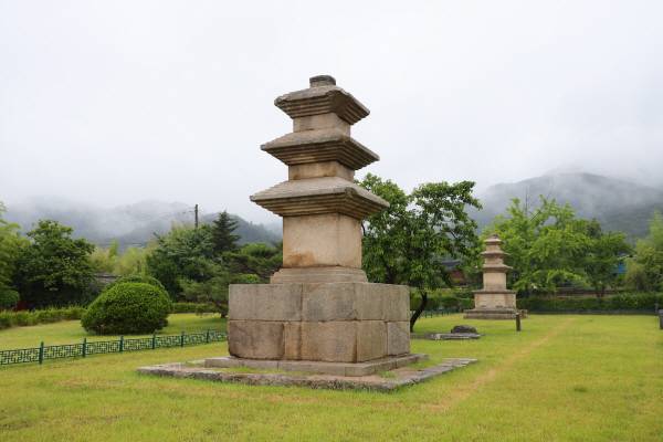 남산동 동서삼층석탑