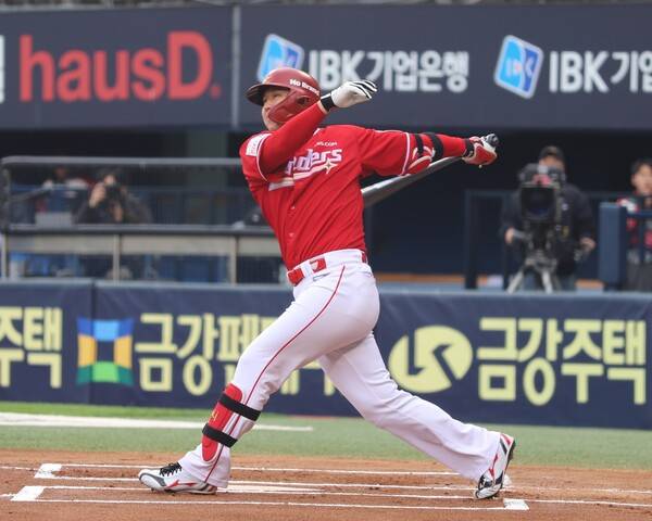 SSG 랜더스 최정의 호쾌한 타격모습. (사진=SSG 랜더스)