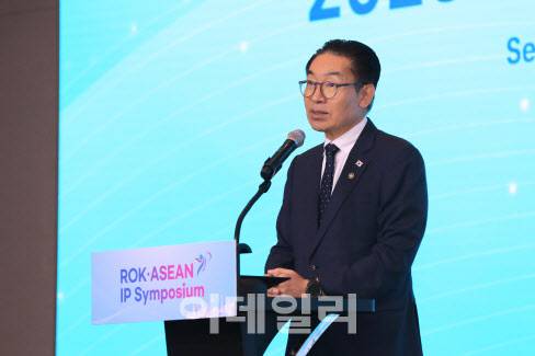 김완기 특허청장이 2일 ‘한-아세안 IP 심포지엄’에서 개회사를 하고 있다. (사진=특허청 제공)