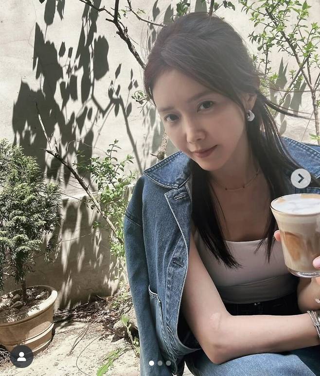 배우 채정안은 철저한 자기 관리로 변함 없는 동안 미모를 유지하고 있다.[사진=채정안 SNS]