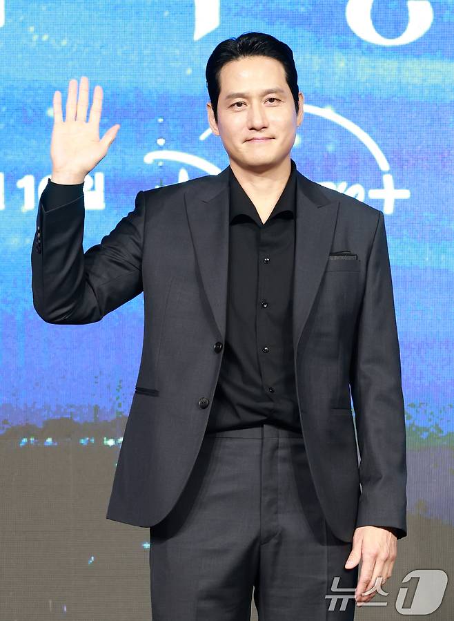 배우 박해준이 2일 오전 서울 종로구 포시즌스 호텔에서 열린 디즈니 플러스 오리지널 시리즈 '북극성' 제작발표회에 참석해 포즈를 취하고 있다. '북극성'은 유엔대사로서 국제적 명성을 쌓아온 문주(전지현 분)가 대통령 후보 피격 사건의 배후를 쫓는 가운데, 그녀를 지켜야만 하는 국적 불명의 특수요원 산호(강동원 분)와 함께 한반도를 위협하는 거대한 진실을 마주하는 이야기를 그린 드라마다. 2025.9.2/뉴스1 ⓒ News1 권현진 기자