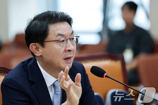 이억원 금융위원장 후보자 2일 서울 여의도 국회에서 열린 국회 정무위원회에서 열린 인사청문회에 출석해 의원 질의에 답변하고 있다. 2025.9.2/뉴스1 ⓒ News1 이승배 기자