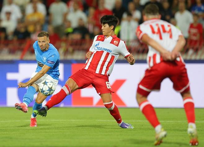 츠르베나 즈베즈다의 설영우. 사진 | EPA연합뉴스