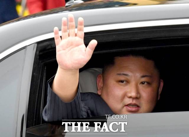 북한은 1991년 11월 11일 남북기본합의서 내용 조정을 위한 대표 접촉에서 "핵무기, 화학무기를 제거하자 하는데 이것은 우리가 쌍수를 들어서 환영한다"고 밝혔다. 이어 남북 간 '비핵화 공동선언'을 채택·발효했다. 사진은 김정은 북한 국무위원장. /더팩트DB