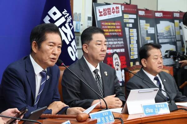 정청래 더불어민주당 대표(왼쪽)가 9월 1일, 서울 여의도 국회에서 열린 민주당 최고위원회의에서 발언하고 있다. 정 대표는 이 자리에서 "지금 대한민국은 역사적 변곡점에 놓여있다"며 "흡사 해방정국 반민특위 상황과 비슷하다고 생각한다"고 말했다. /뉴시스