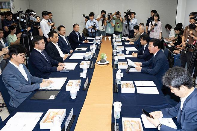 신정훈 국회 행정안전위원장이 2일 서울 여의도 국회에서 열린 행안위 당정협의에서 모두 발언을 하고 있다. 2025.9.2/뉴스1