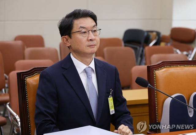 이억원 금융위원장 후보자가 2일 인사청문회에 참석해 답변하고 있다. [연합뉴스]